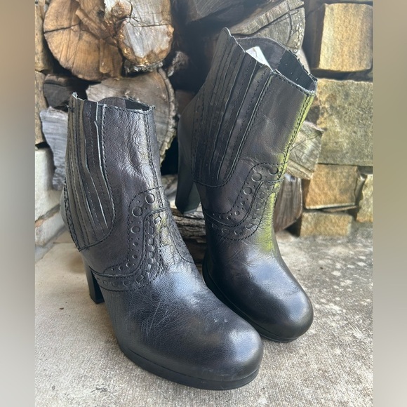 Apepazza Black heeled leather ankle boots with Western-Inspired DesignSz-7.5. Ps - Picture 2 of 9